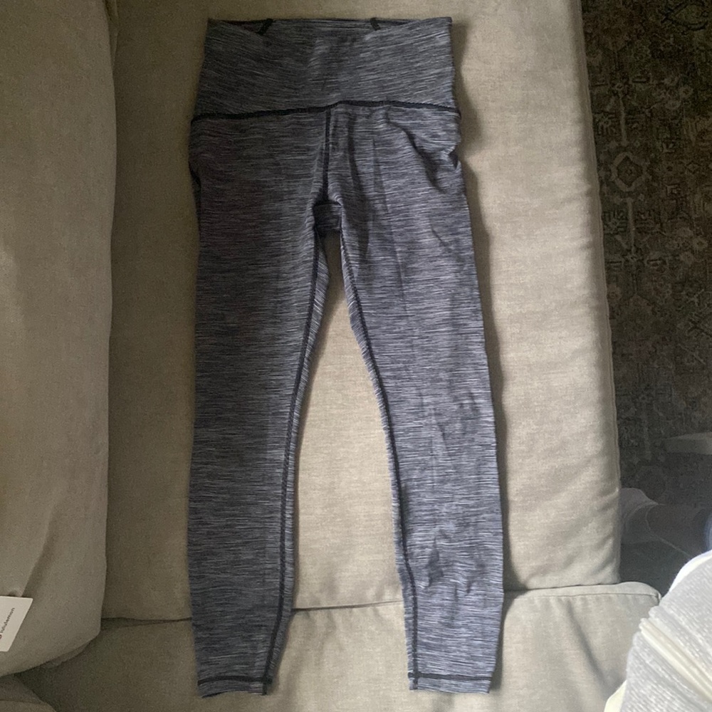 LuLuLemon run crop size 6 with mesh detail